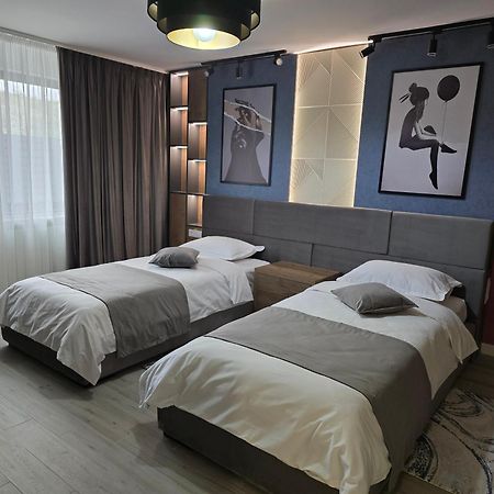 Monarc Boutique Aparthotel - Self Check-In Visan エクステリア 写真