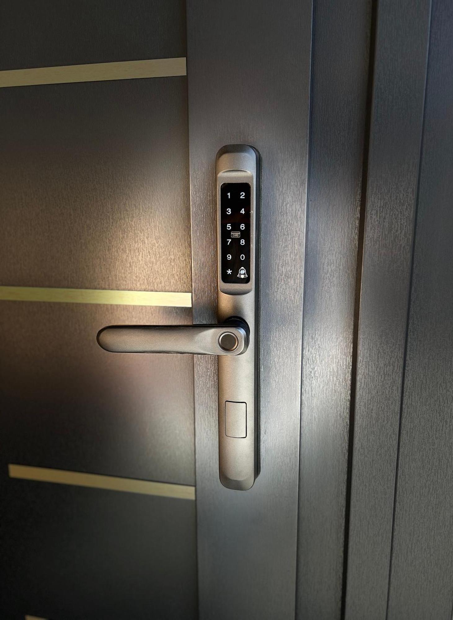 Monarc Boutique Aparthotel - Self Check-In Visan エクステリア 写真