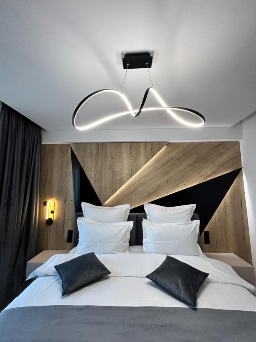 Monarc Boutique Aparthotel - Self Check-In Visan エクステリア 写真