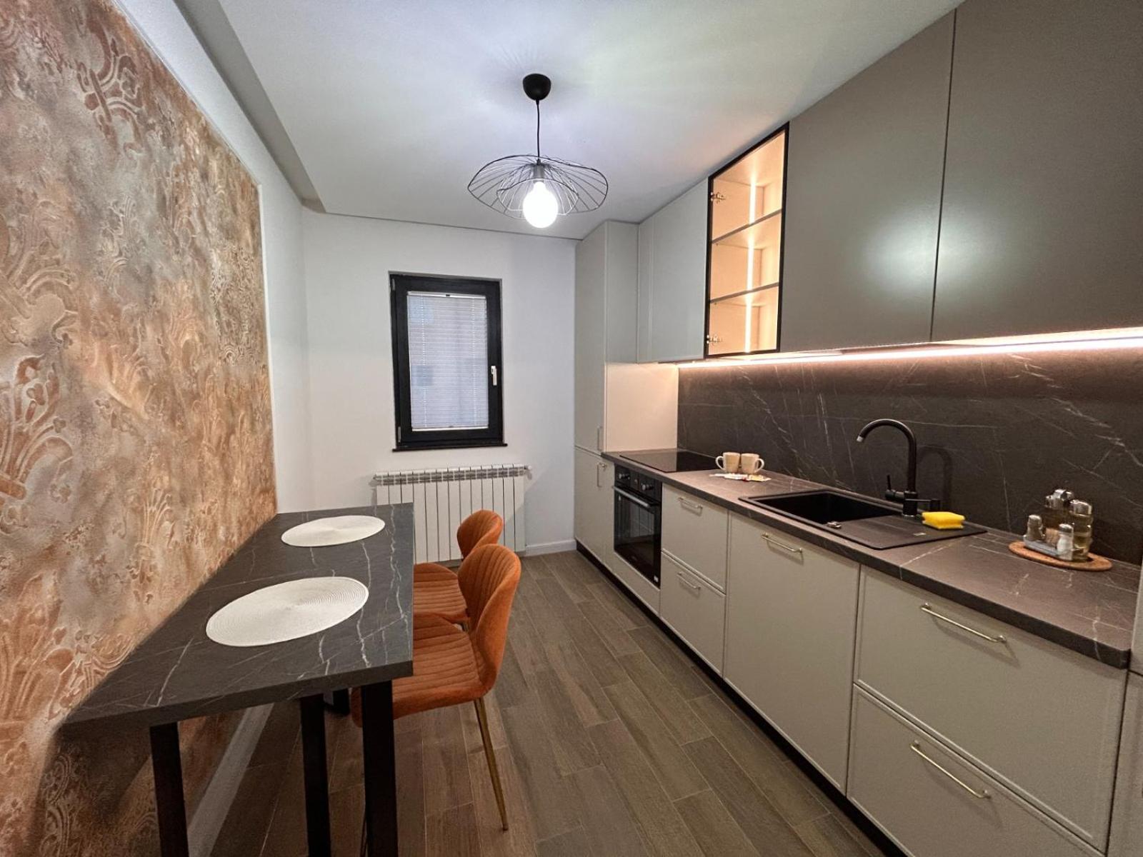 Monarc Boutique Aparthotel - Self Check-In Visan エクステリア 写真