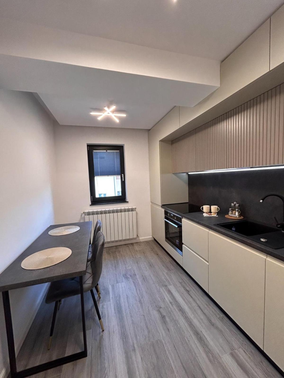 Monarc Boutique Aparthotel - Self Check-In Visan エクステリア 写真