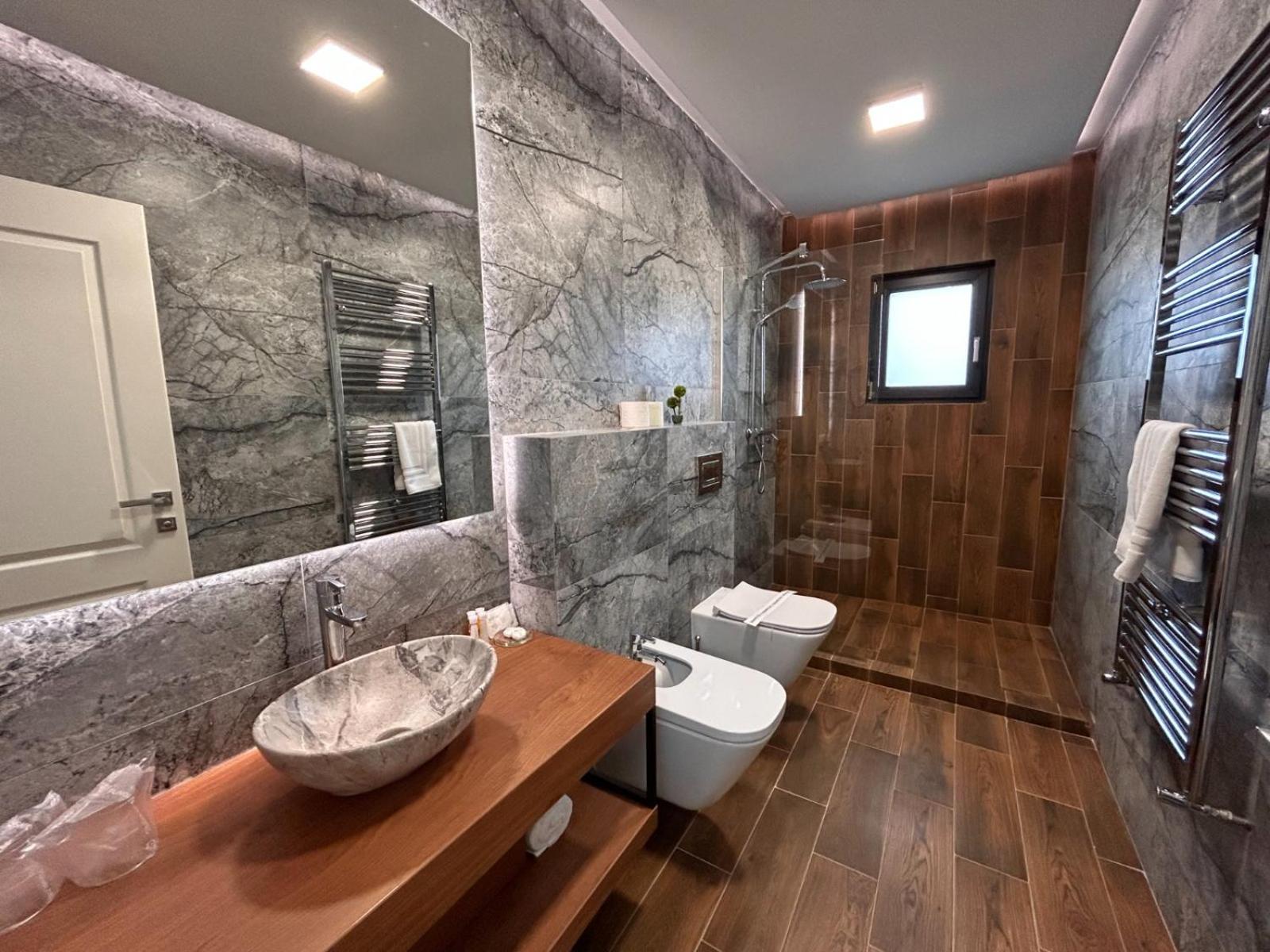 Monarc Boutique Aparthotel - Self Check-In Visan エクステリア 写真