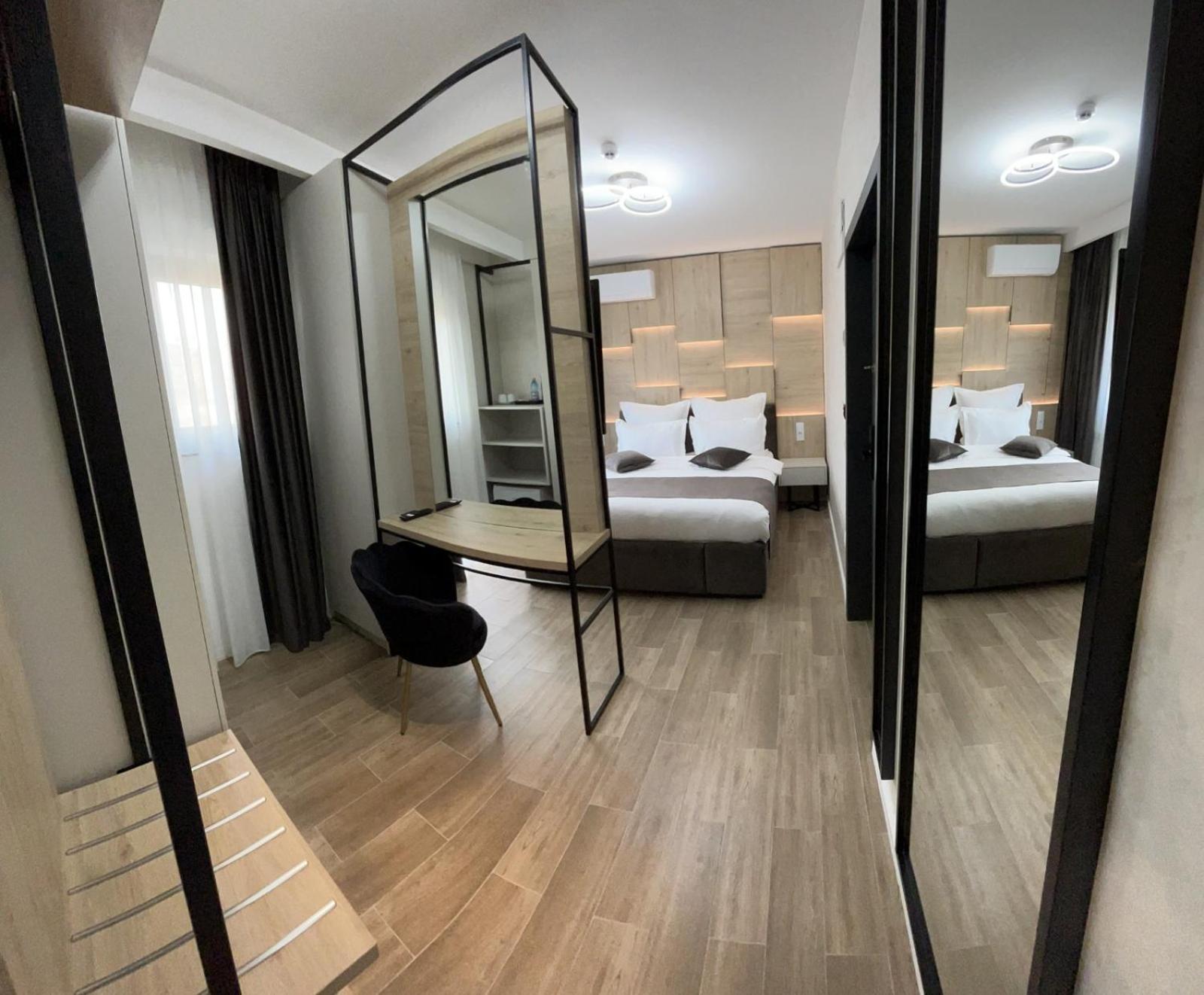 Monarc Boutique Aparthotel - Self Check-In Visan エクステリア 写真