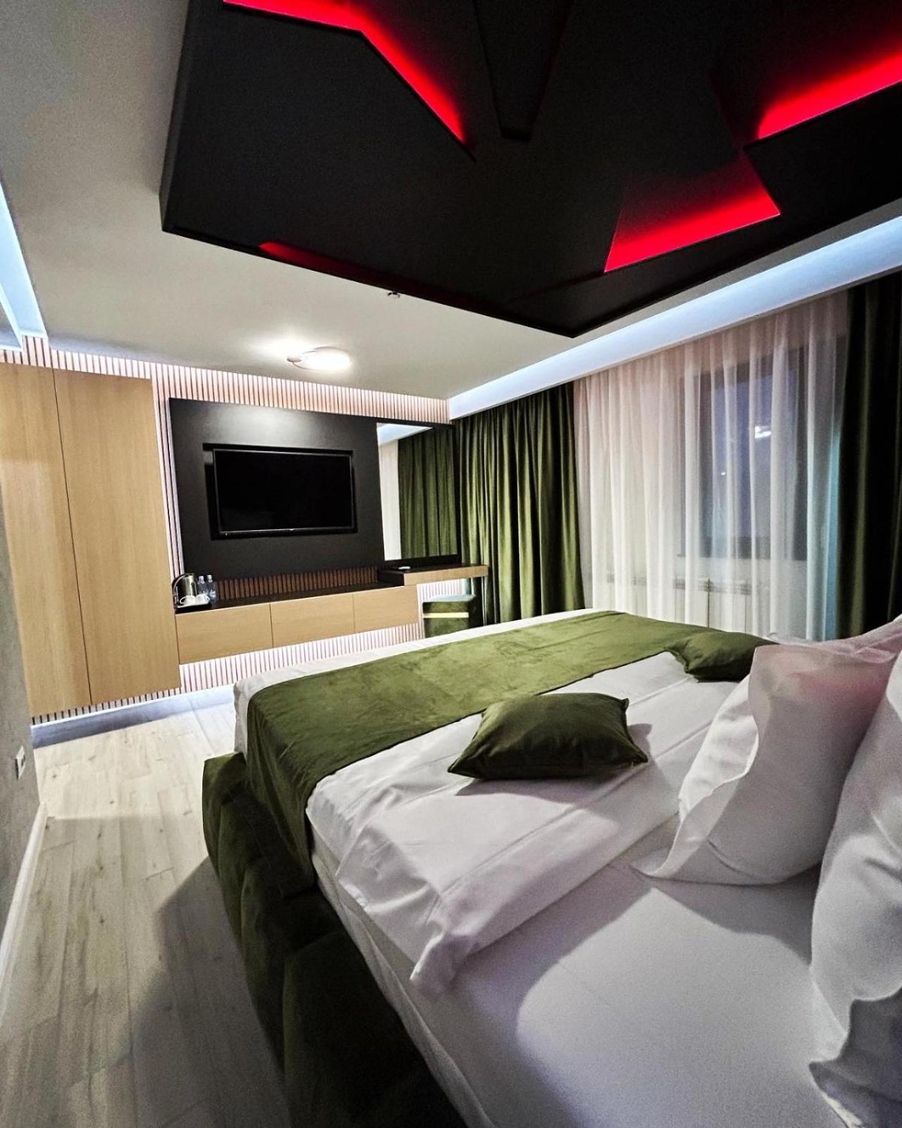 Monarc Boutique Aparthotel - Self Check-In Visan エクステリア 写真