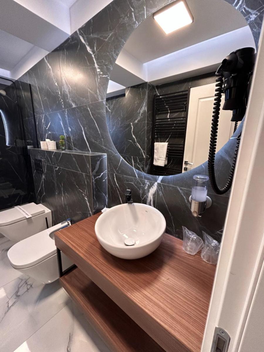 Monarc Boutique Aparthotel - Self Check-In Visan エクステリア 写真