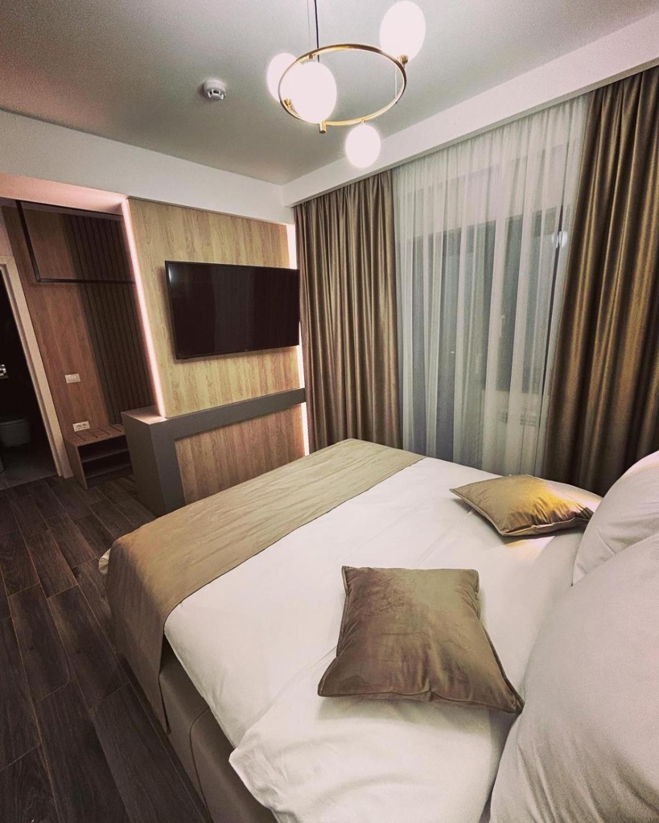 Monarc Boutique Aparthotel - Self Check-In Visan エクステリア 写真