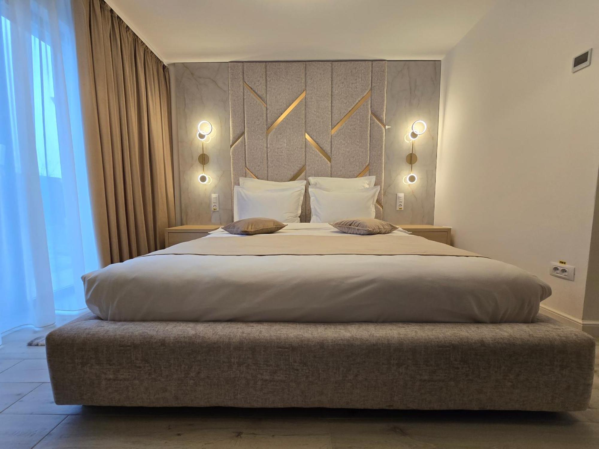 Monarc Boutique Aparthotel - Self Check-In Visan エクステリア 写真