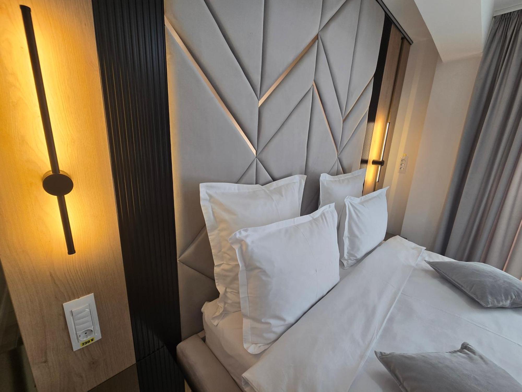 Monarc Boutique Aparthotel - Self Check-In Visan エクステリア 写真
